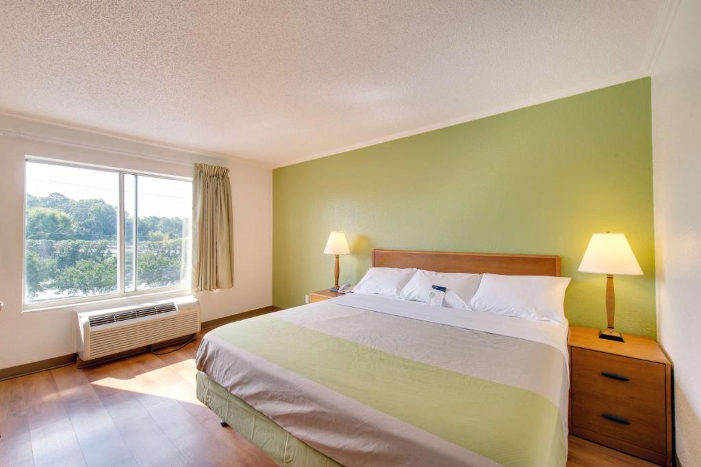 Standard King Room – Smoking