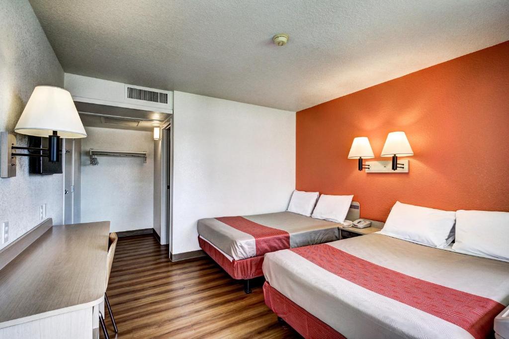 Deluxe Quadruple Room – Non-Smoking