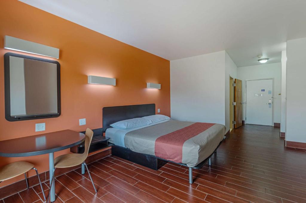 Deluxe Double Room – Smoking