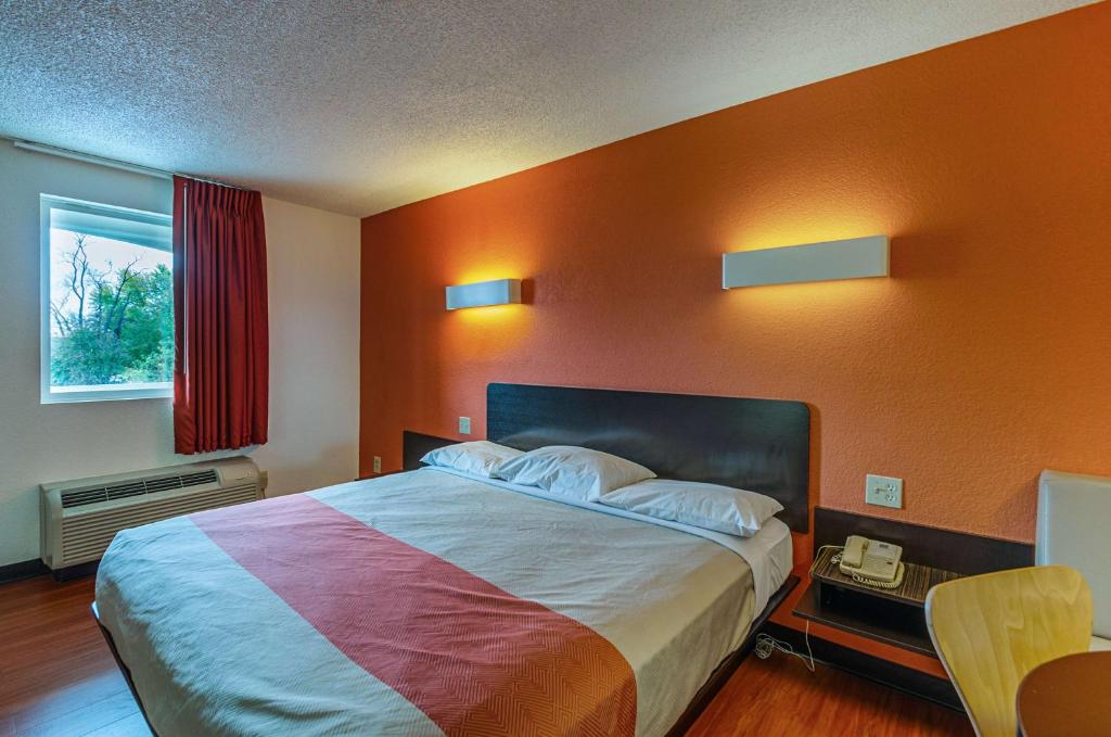 Deluxe King Room – Smoking