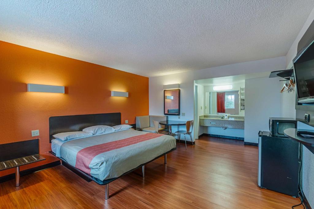 King Room – Disability Access – Non-Smoking