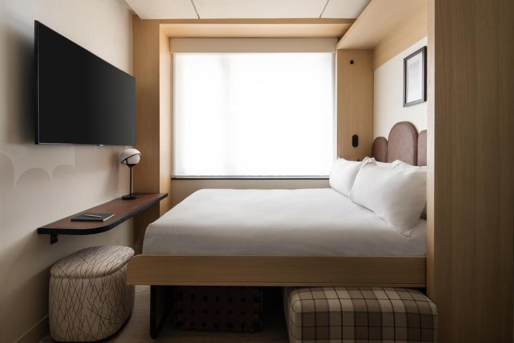 Flex Room with Wall Bed