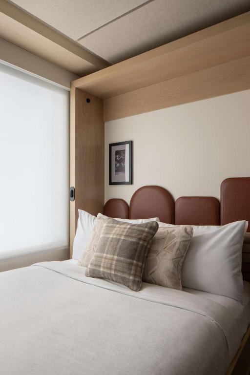 Flex Room with Wall Bed