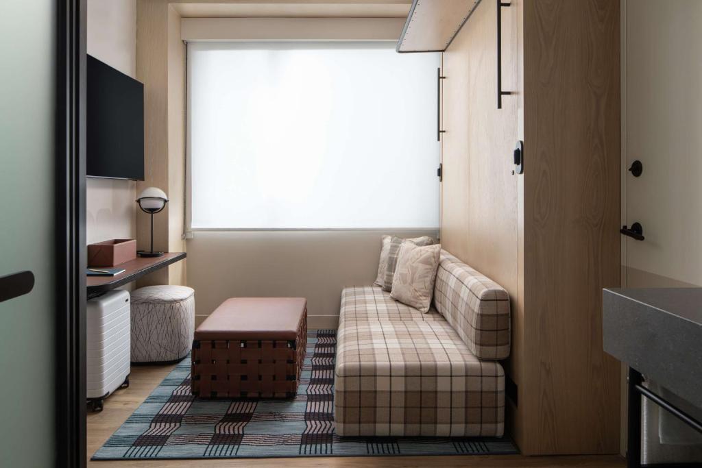 Flex Room with Wall Bed