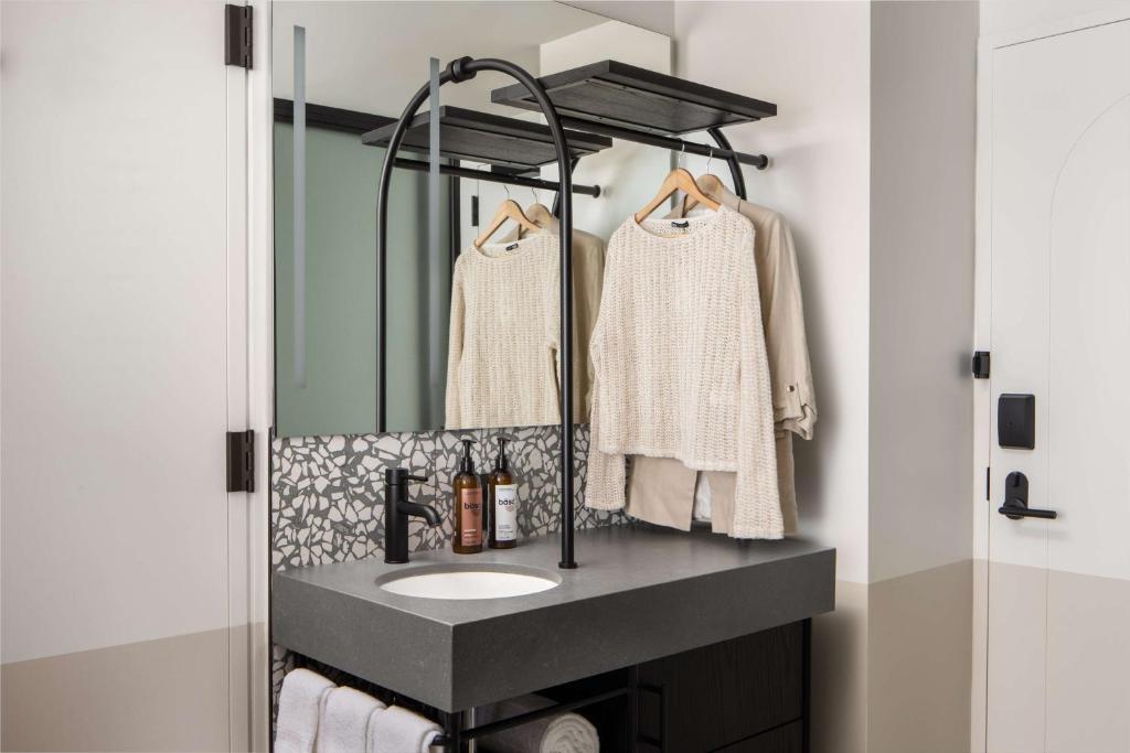 Flex Room with Wall Bed