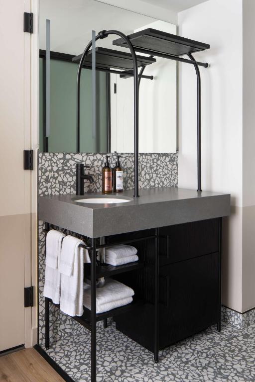 Flex Room with Wall Bed and City View