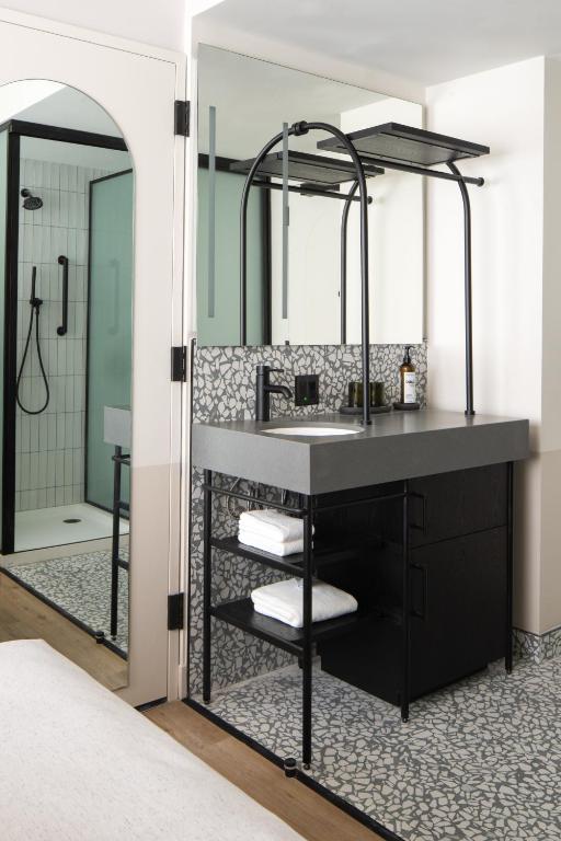 Queen Room with City View