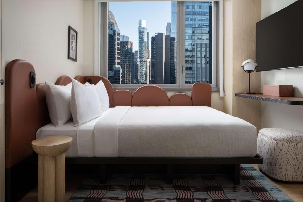 Queen Room with City View