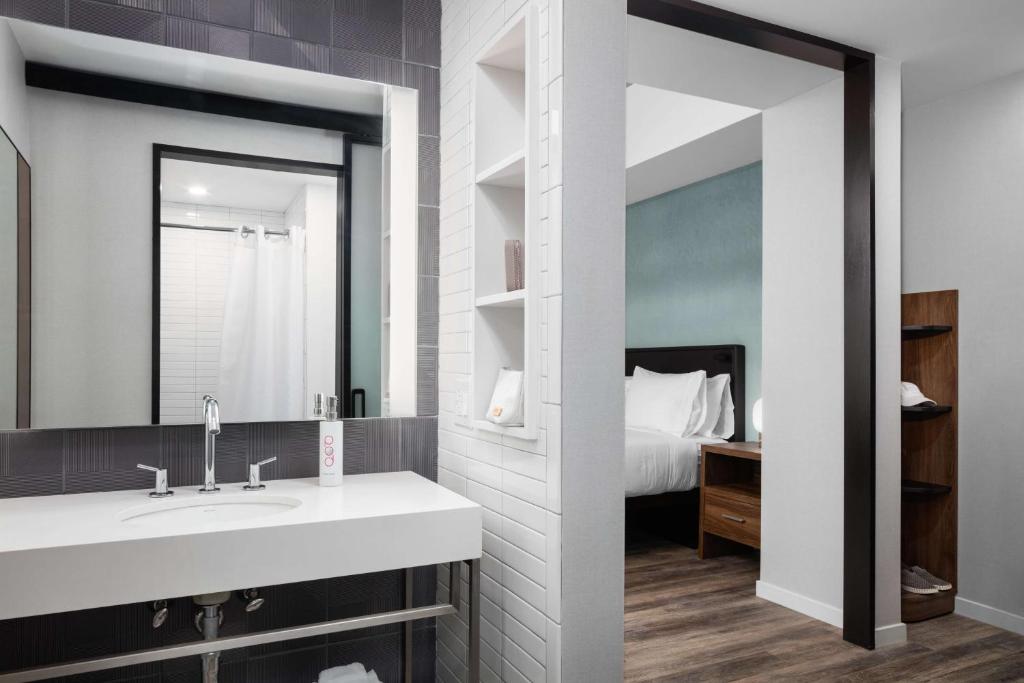 Queen Studio with Roll-In Shower – Mobility Accessible