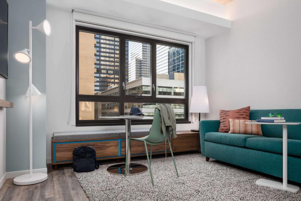 Queen Studio with Roll-In Shower – Mobility Accessible