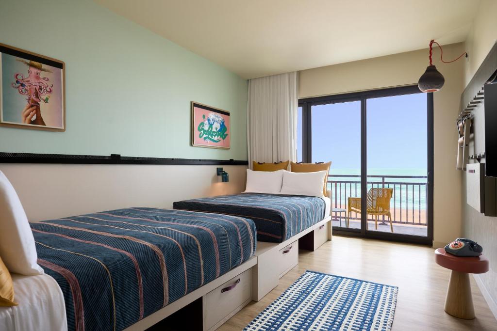 Queen Room with Two Queen Beds Oceanfront and Balcony