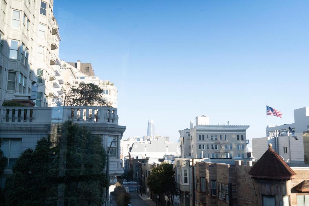 1 Economy Class Pod in 6 Bed Female Dorm