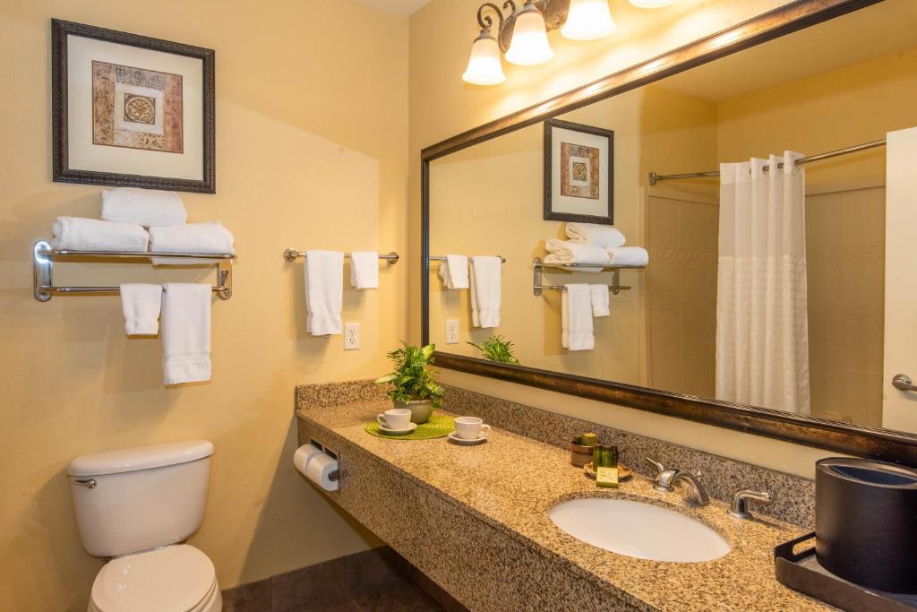 Queen Room with Two Queen Beds – Non-Smoking