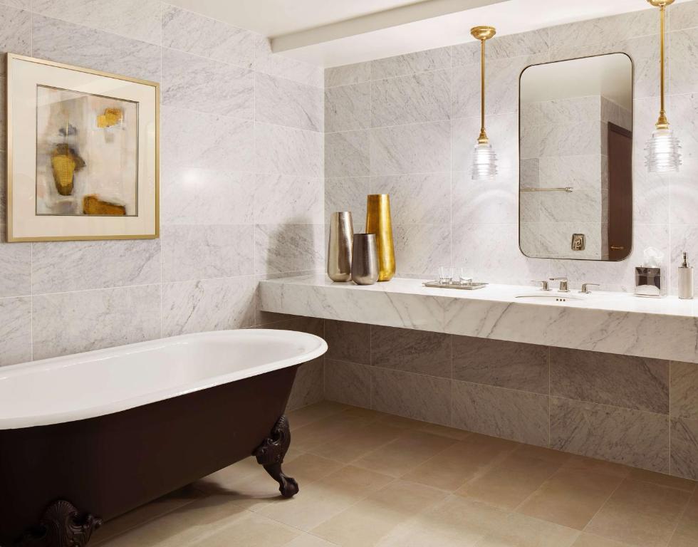 Presidential Corner Suite 1 King With Sofa Bed