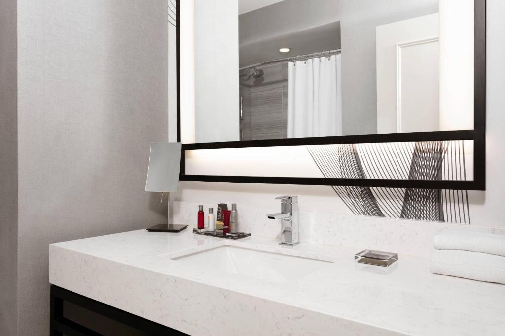 Deluxe Double Room with Two Double Beds – Hudson River View