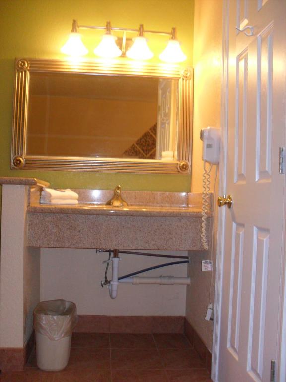 King Room with Hot Tub – Smoking