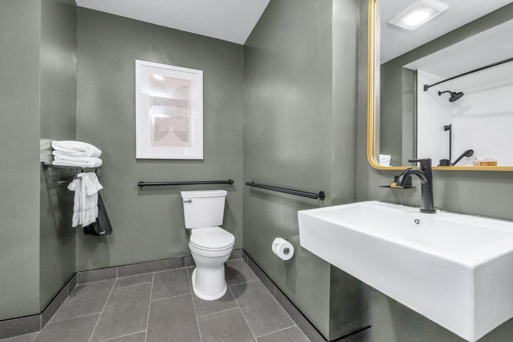 Queen Room – Disability Access