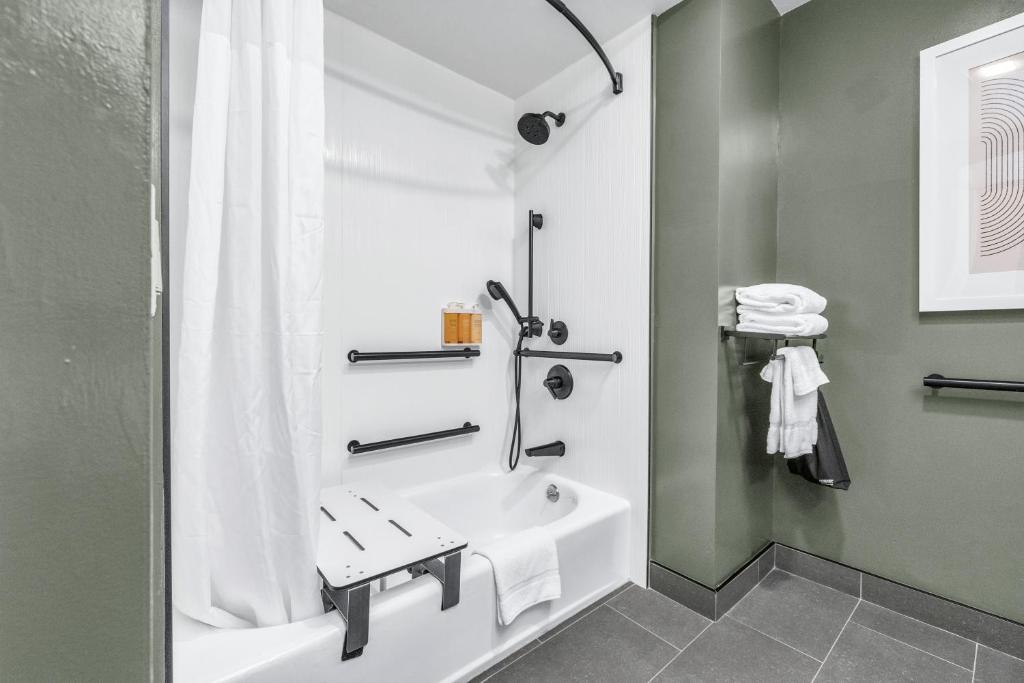 Queen Room – Disability Access