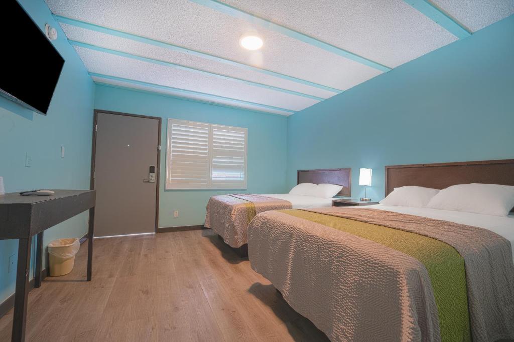 2 Queen Beds Non-Smoking