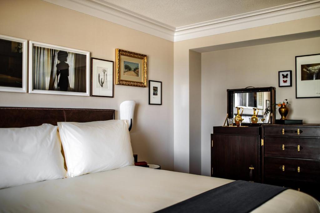 Classic King with a King Bed