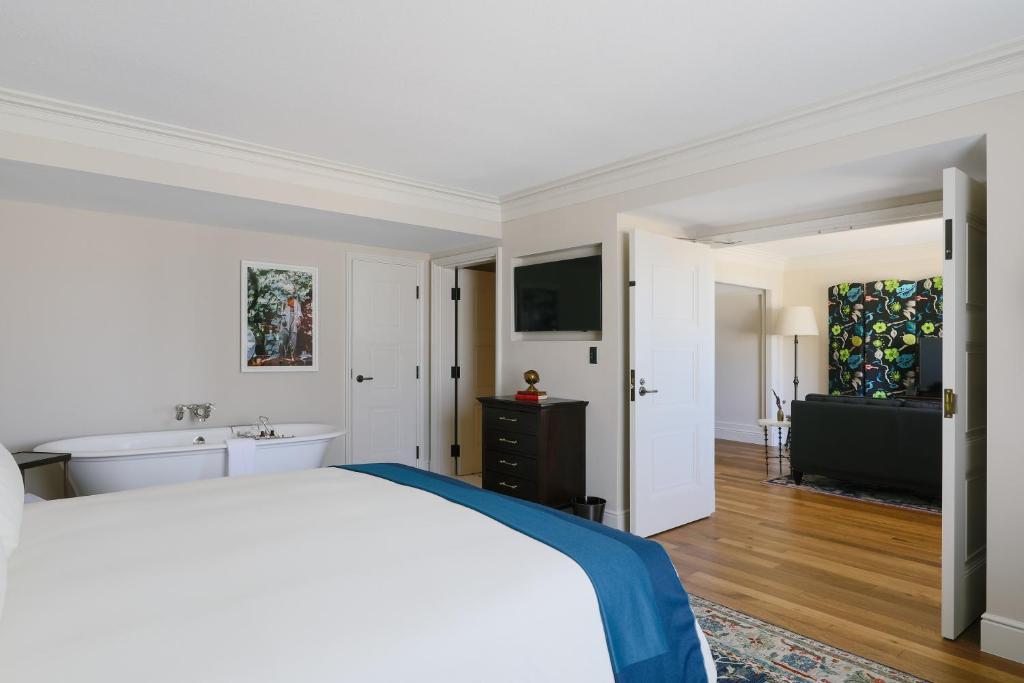 Grande Suite with a King Bed