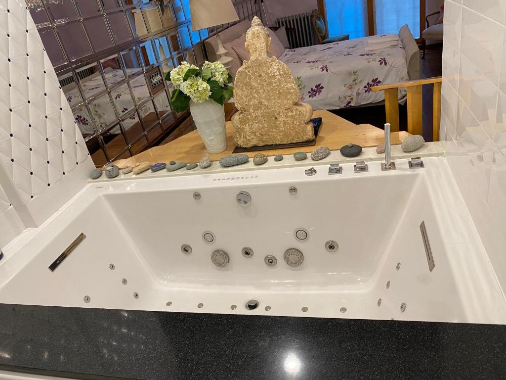 Deluxe Suite with Spa Bath