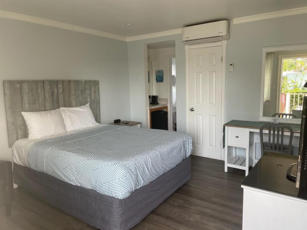 Deluxe Classic Queen Room