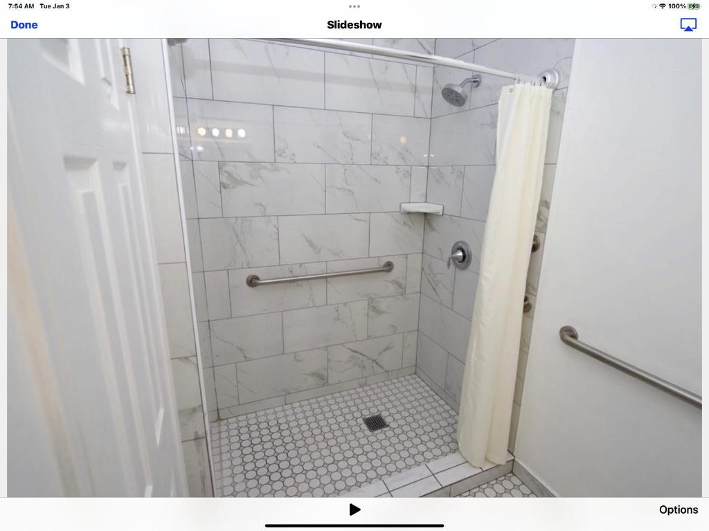 King Bedroom Suite – 2 Beds