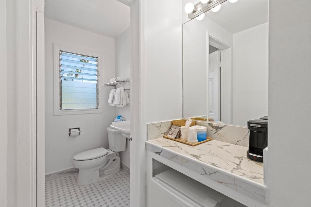 King Bedroom Suite – 2 Beds