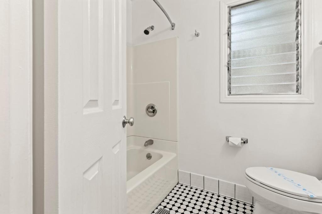 King Bedroom Suite – 2 Beds