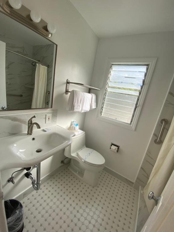 King Bedroom Suite – 2 Beds