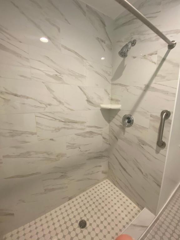 King Bedroom Suite – 2 Beds