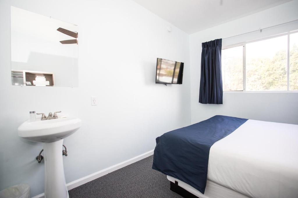 Queen Room with Shared Bathroom