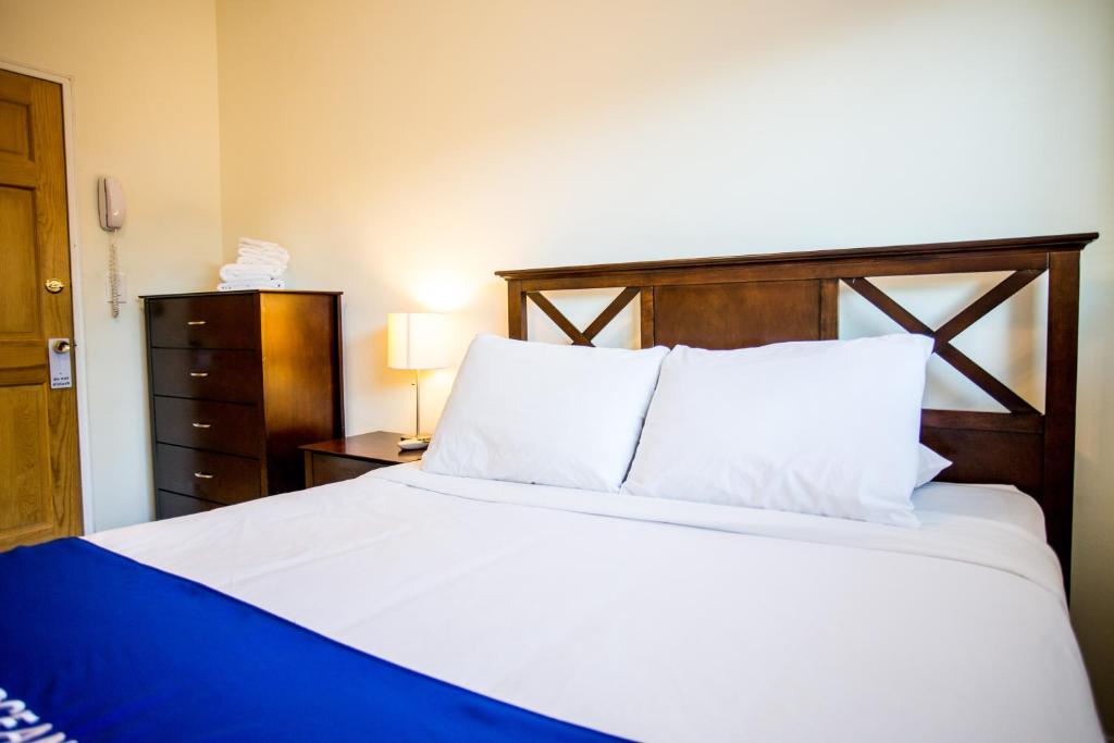 Queen Room with Shared Bathroom