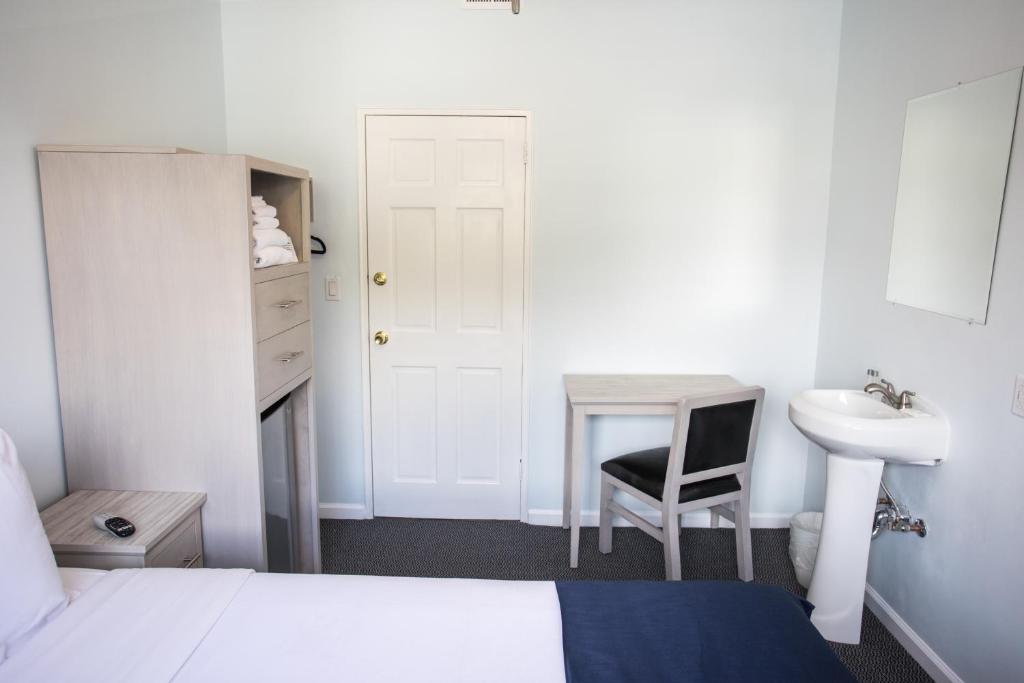 Queen Room with Shared Bathroom