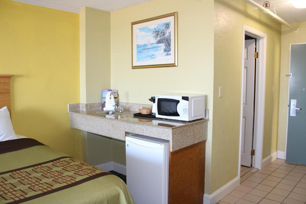 Standard Room with Two Queen Beds