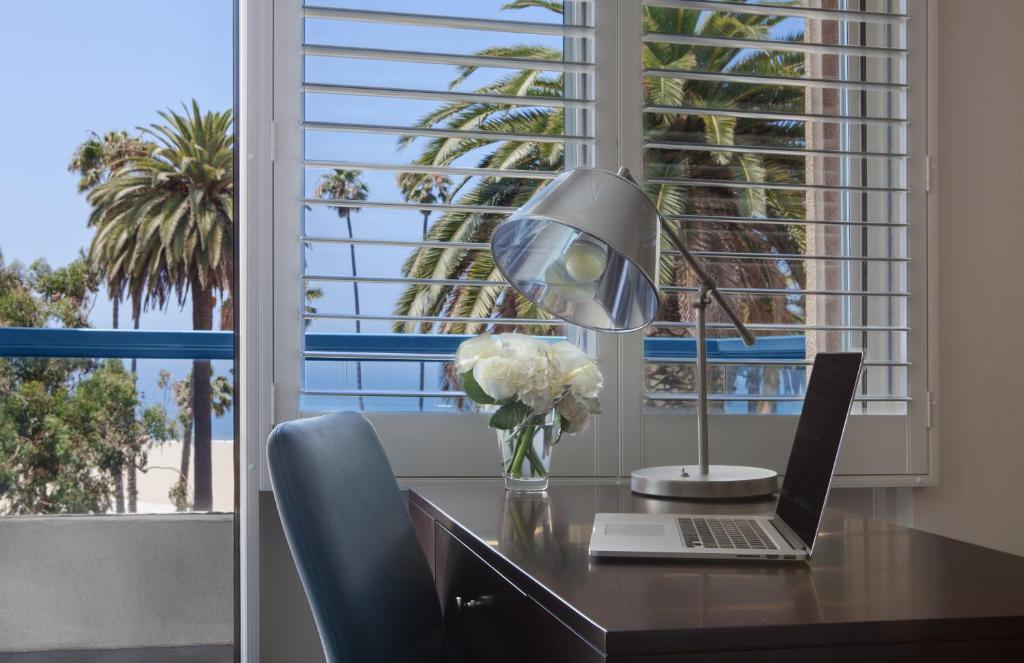 Deluxe King Room with Ocean View