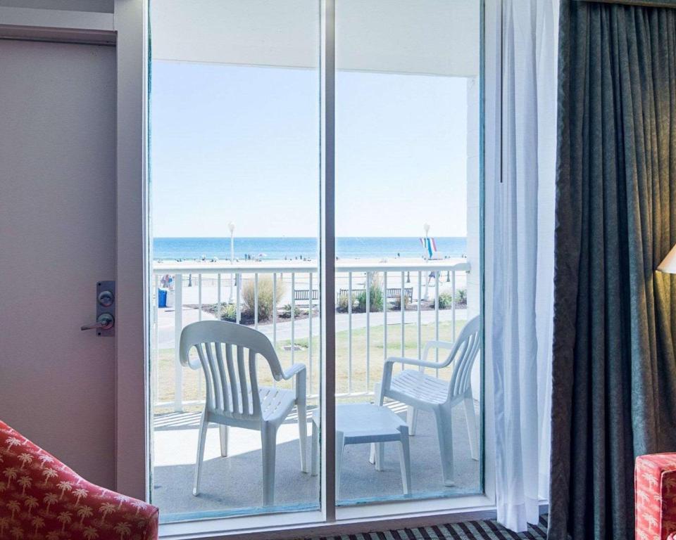 Standard Double Room with Two Double Beds