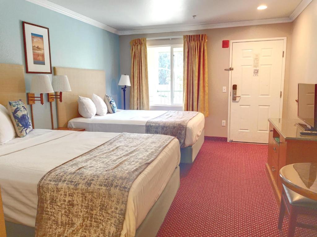 Double Room with Two Double Beds – Non-Smoking