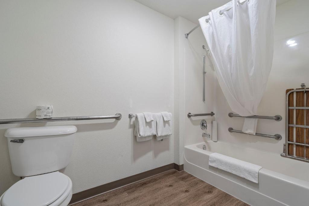 Queen Room – Disability Access No View