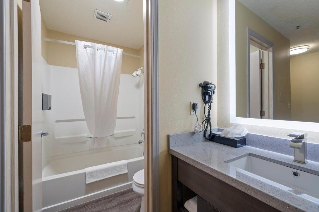 Queen Room with Two Queen Beds – No View