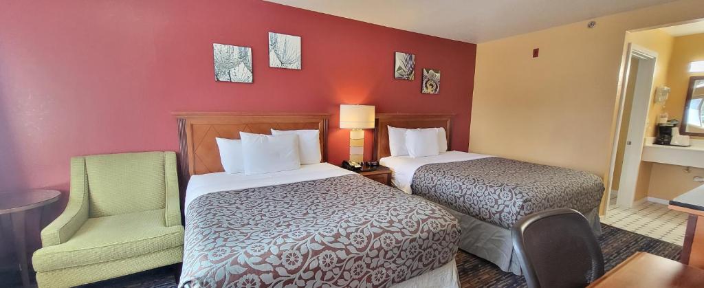 Deluxe Queen Room with Two Queen Beds – Non-Smoking