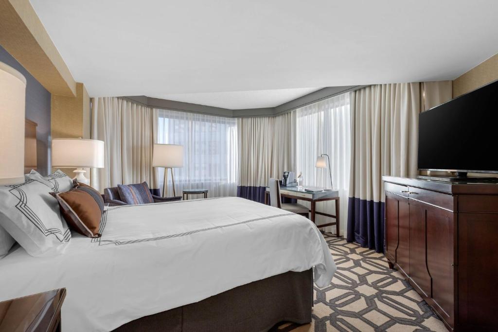 Premier Room – 1 Queen Bed