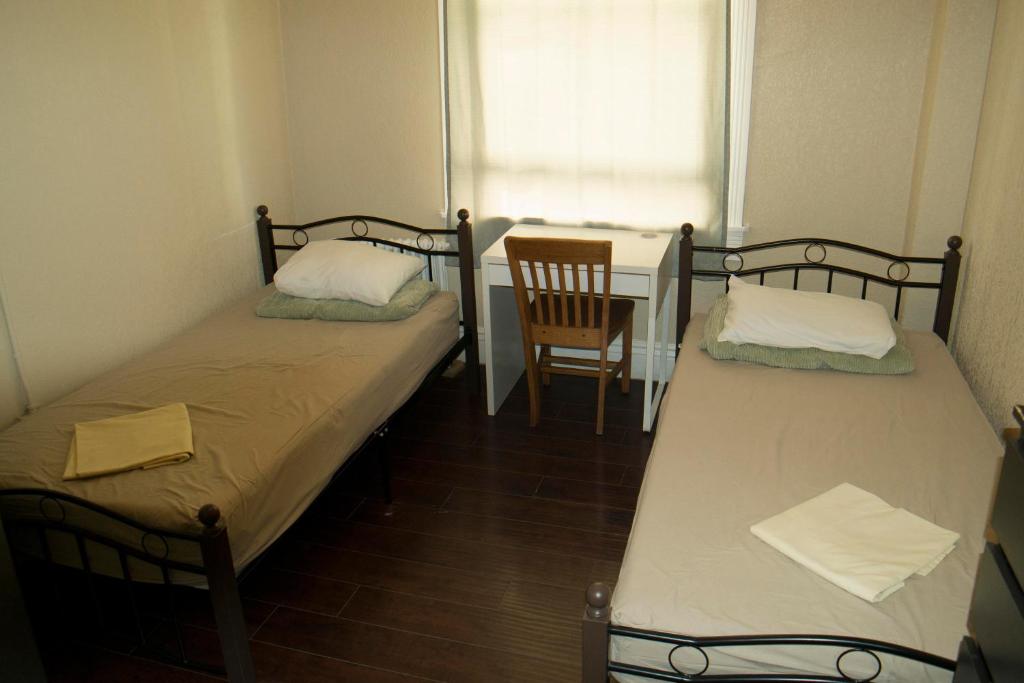 Twin Room with Shower