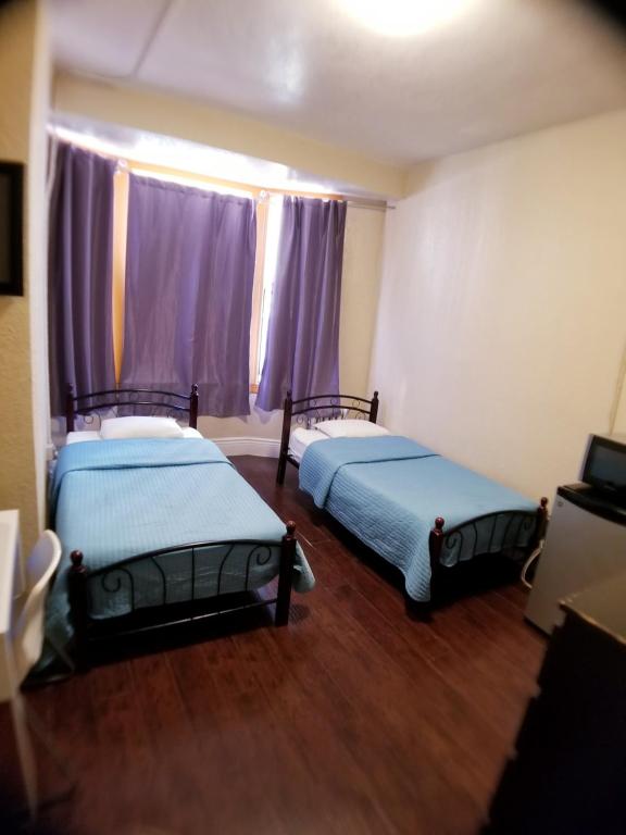 Twin Room with Shower