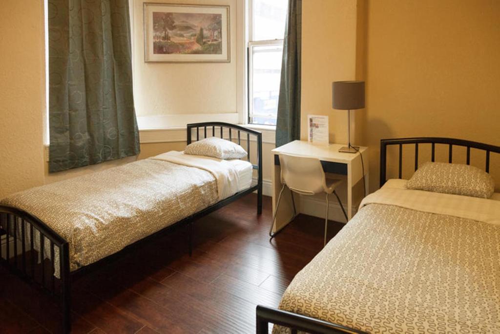 Twin Room with Shower