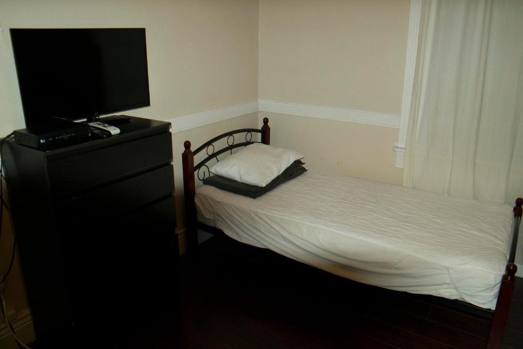 Twin Room with Shower