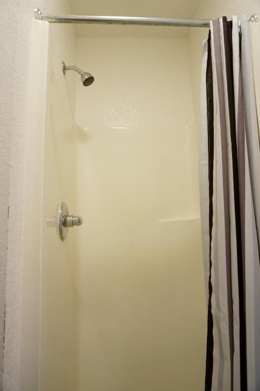 Twin Room with Shower
