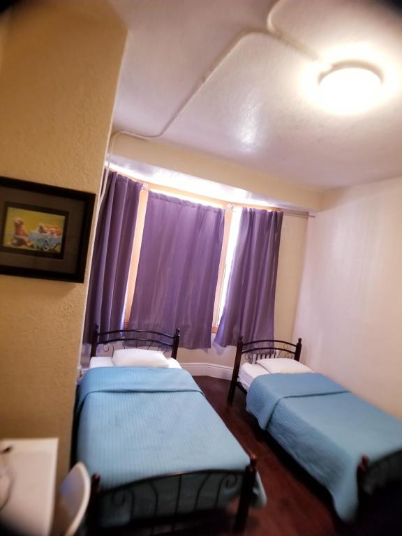 Twin Room with Shower