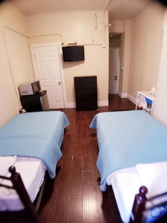 Twin Room with Shower